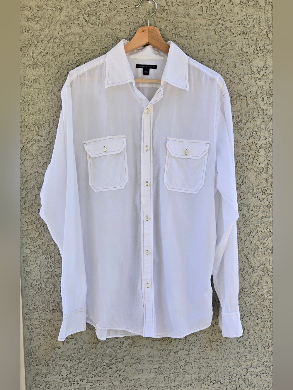 Banana Republic Classic White Button-Up Men's Shirt